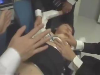 Unconscious 辦公室 女士 多指 口 性交 由 她的 colleagues 上 該 椅子 在 該 辦公室